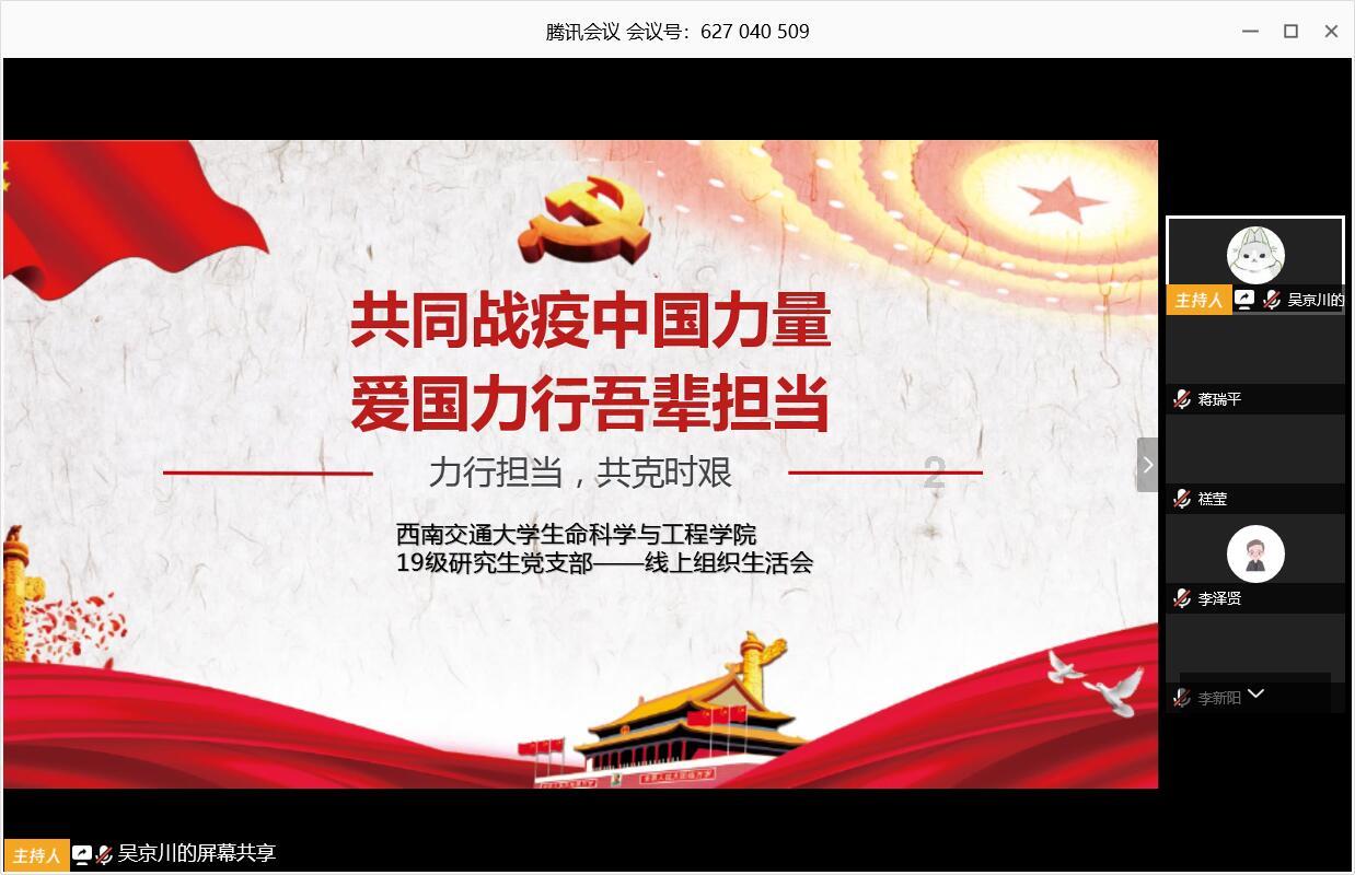 黑龙江哈尔滨：游客热情“点燃”冰雪世界